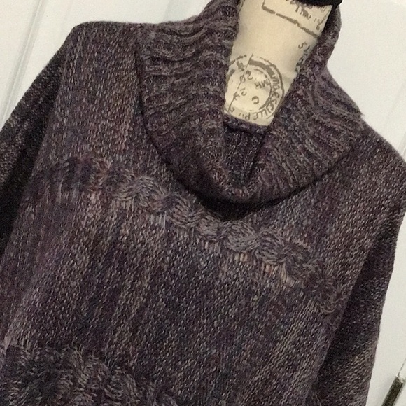 Sweater  Poncho - Picture 2 of 3